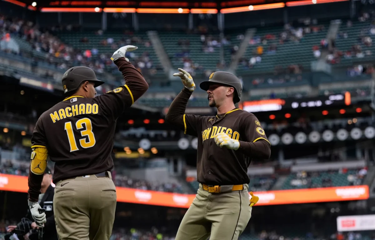 padres score giants song sung mun debut